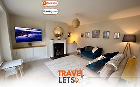 2 Bedroom House By Travel Lets Self Catering Accommodation Derry With Garden